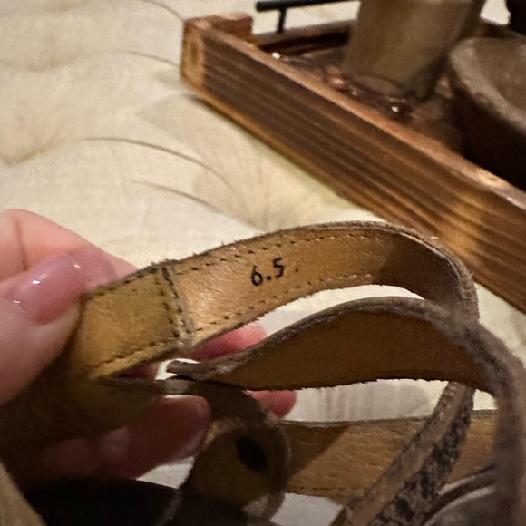 Beautiful Bedstu wedge sandals. - Picture 3 of 11